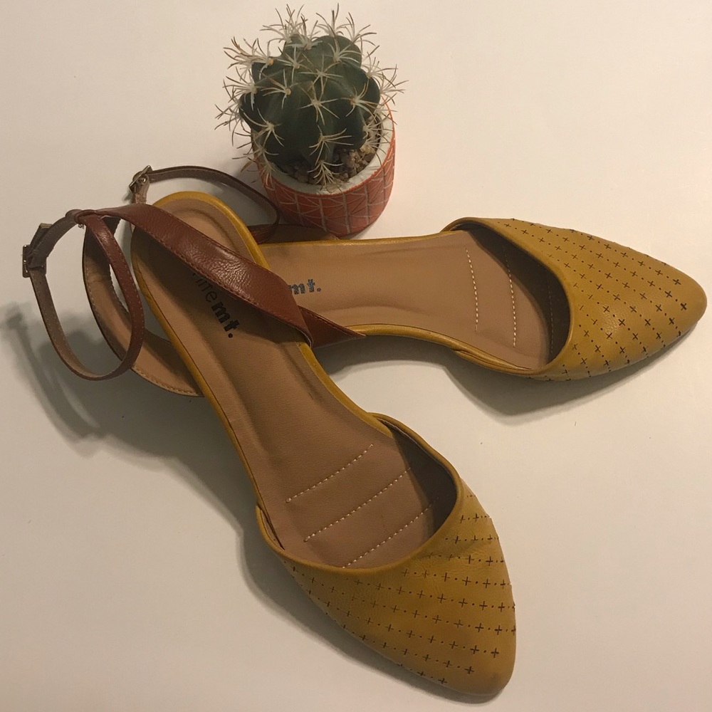 White mt. Sandals